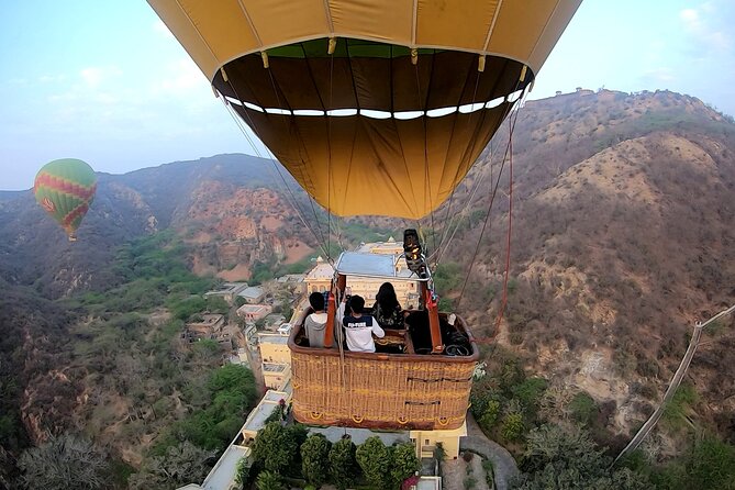 SkyWaltz Hot Air Balloon Safari - Landing smoothly after the morning flight