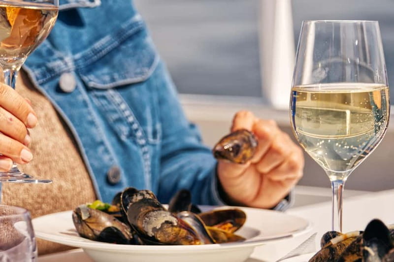 Sylt: Shell safari with boat | incl. Mussel tasting & 1 glass of wine - Seeing the mussel farms off Hörnum