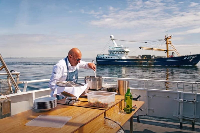 Sylt: Shell safari with boat | incl. Mussel tasting & 1 glass of wine - Starting at Hörnum harbor and finding Adler VI