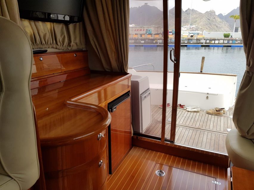 Tenerife south: safari with luxury boat , animals encounters - Food, drinks, and the small extras